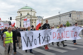 Pokojowy marsz pamięci przeszedł ulicami stolicy