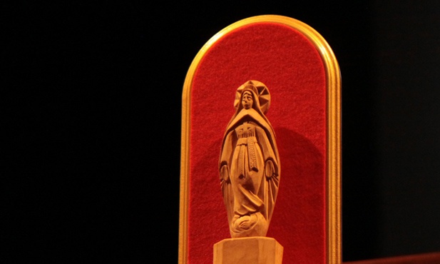 Kopia Madonny zza Drutów - statuetka nagrody św. Maksymiliana.